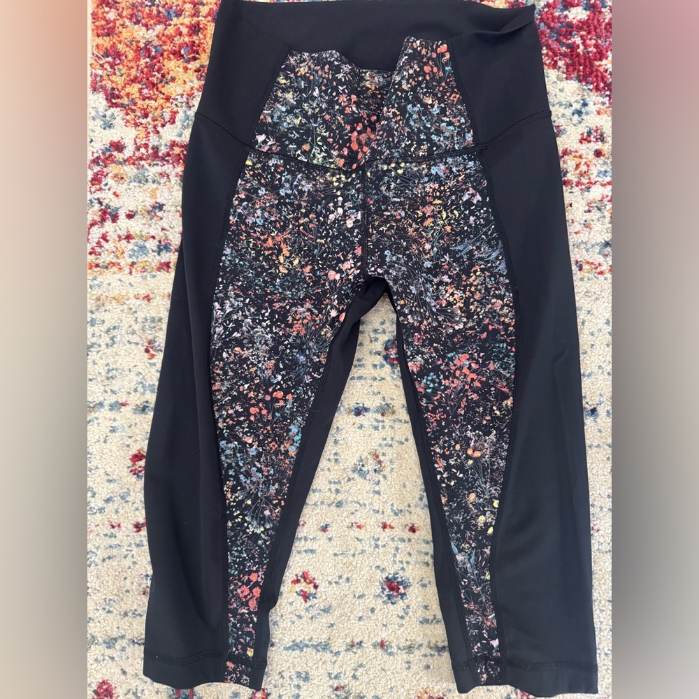 🖤 Lululemon Wunder Under Crop 19” – Floral Black Multi – Size 10